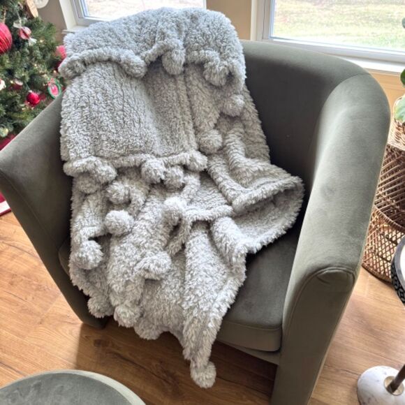 Pottery Barn Cozy Pom Pom Sherpa Throw - Color: Smoke - Picture 5 of 8